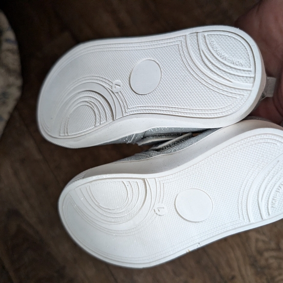 Size 7 silver glitter fuzzy pink heart shoes - Picture 2 of 2